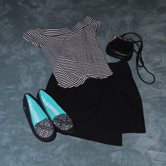 ๐ Elevate Your Wardrobe with a Classic Black bebe Mini Skirt! ๐ - Picture 2 of 10